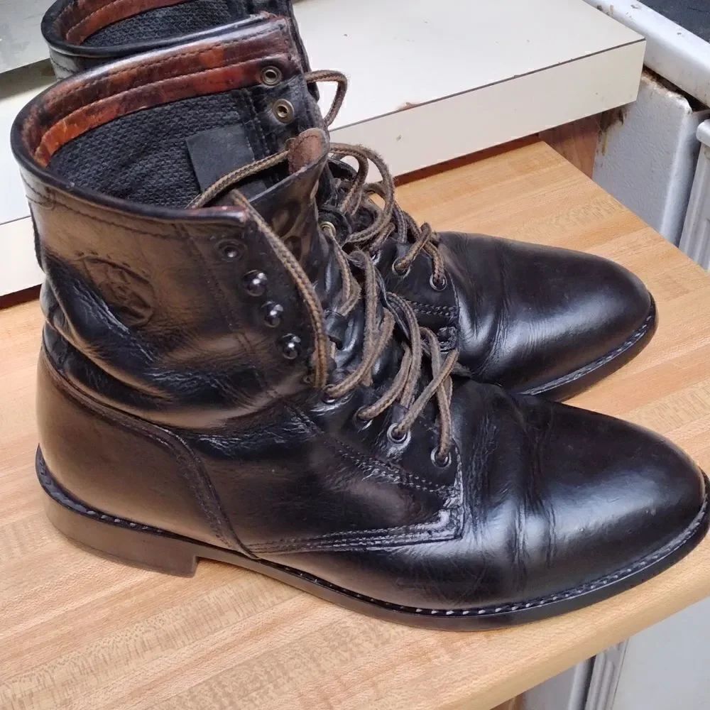 Ariat lace up boots 